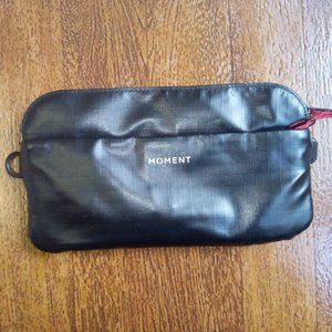 Moment Crossbody Wallet with Wrist and Neck Strap Black ripstop